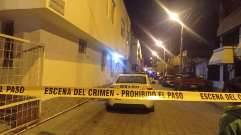 $!Cinta policial en una de las viviendas de Riobamba que fue allanada durante la investigación.