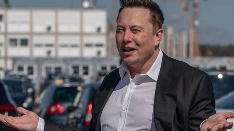 $!Una de las nuevas medidas que llegaron con Musk fue Twitter Blue (ahora X Premium), que permite a los usuarios vender contenido extra a seguidores que estén dispuestos a pagar.