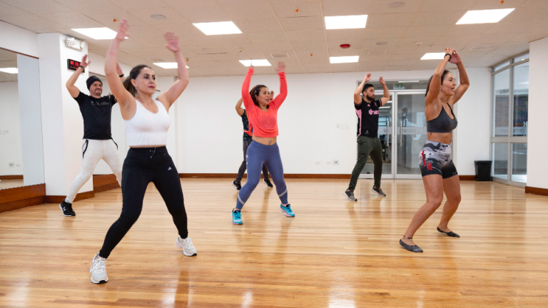 $!Sus instalaciones cuentan con un moderno centro deportivo con piscina, gimnasio y áreas recreativas.