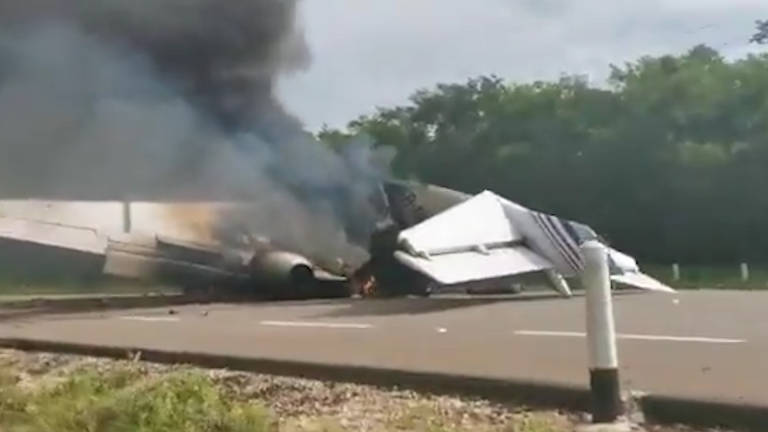 Dos muertos por la caída de una avioneta en zona turística de Cancún