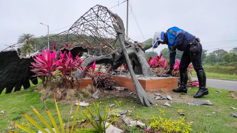 Detonación con explosivos habría destruido monumento del Águila en Santo Domingo