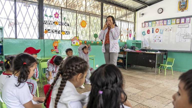 Ministerio de Educación publica los nuevos horarios de clases debido a los cortes de luz de 14 horas