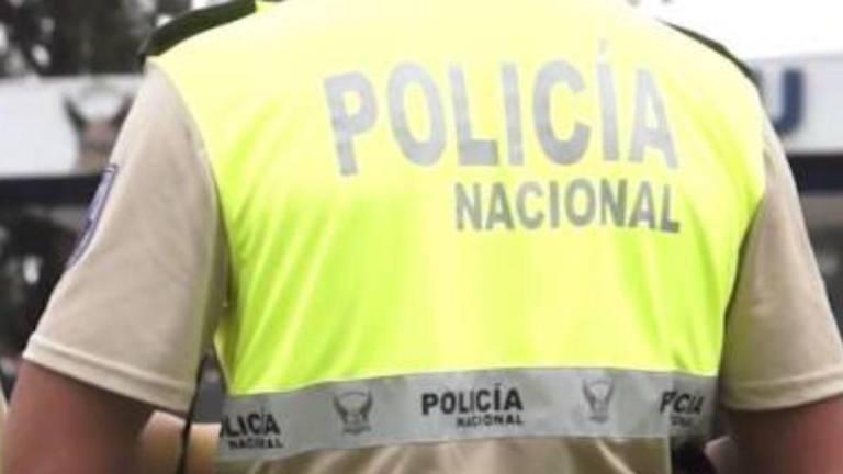 Delincuentes asaltan a un policía en Quito: se llevaron hasta su credencial