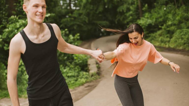 $!Explorar diferentes actividades deportivas en la relación fortalecen los lazos afectivos.