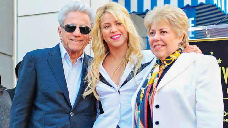 $!Shakira de vuelta en Colombia y cuenta que es por la delicada salud de su padre