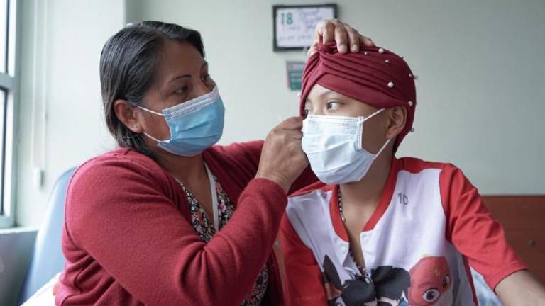 La dura batalla de Cindhy: una guerrera de 11 años que enfrenta el cáncer infantil