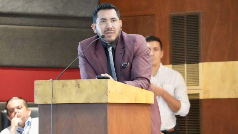 El abogado Joselito Argüello dictando una conferencia.