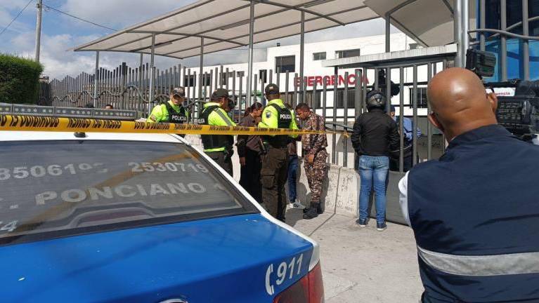 Microvistazo | Balacera en hospital de Quito deja dos funcionarias heridas y la fuga de un recluso