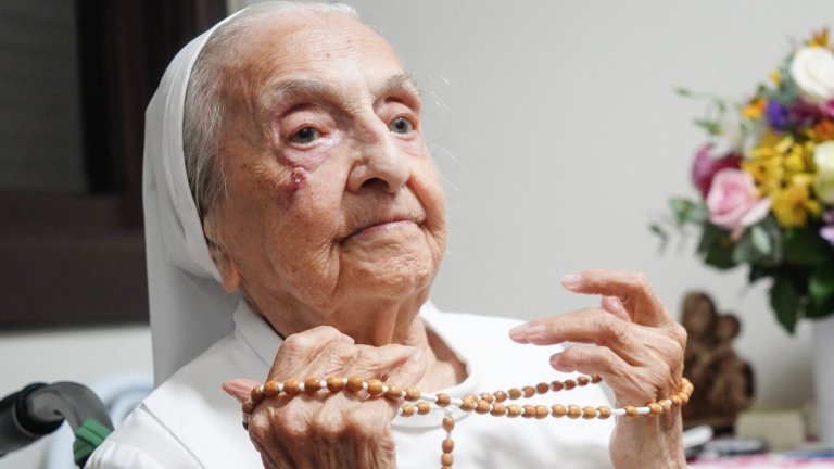 Monja brasileña de 117 años es la persona más longeva del mundo