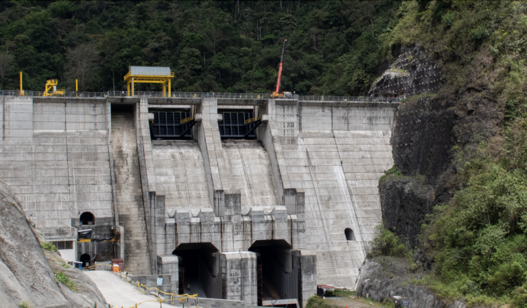 $!La central hidroeléctrica se ubica entre tres provincias, Pichincha, Cotopaxi y Santo Domingo de los Tsáchilas. Es un complejo que consta de dos centrales, Sarapullo y Alluriquín.