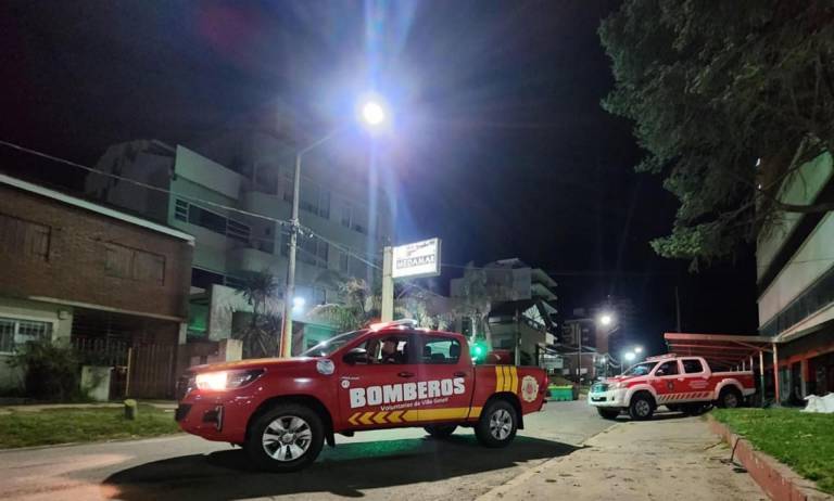 $!Fotografía del arribo de bomberos al sitio.