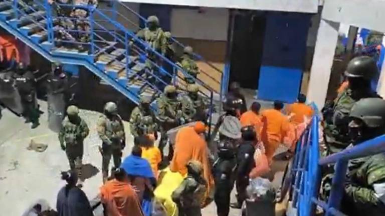 En operativo inédito, Ejército reubicó 1.200 presos de Ambato a Latacunga y viceversa