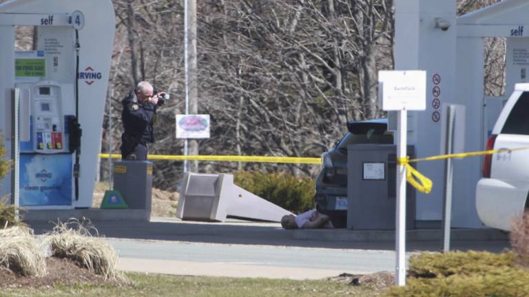 Un hombre mata al menos a 18 personas en el peor tiroteo en la historia de Canadá