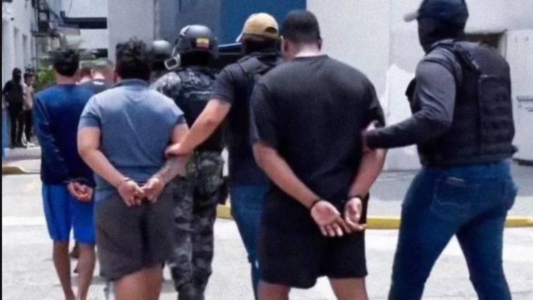 Tres policías, presuntos miembros de Los Tiguerones, van a prisión por secuestro extorsivo en Guayaquil