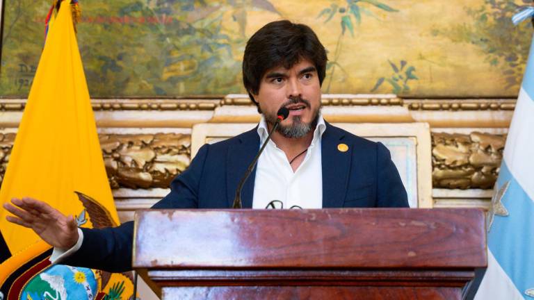 Fotografía cedida por el Ministerio de Gobierno de Ecuador del ministro de Gobierno, José de la Gasca, durante una rueda de prensa este jueves en Guayaquil.