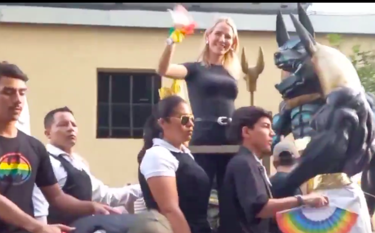 $!Lavinia Valbonesi apareció en la marcha del Orgullo de Guayaquil: colectivo expresó su preocupación
