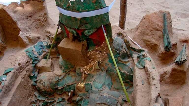 Hallan tumba de cirujano preinca de 1.000 años de antigüedad en Perú