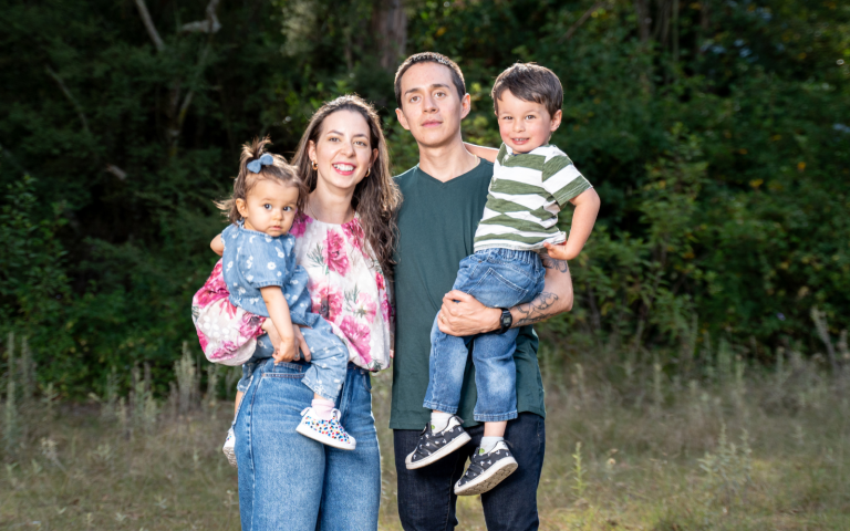 $!Diego con su esposa Clara y sus hijos Alma (2 años) y Ramón (4 años).