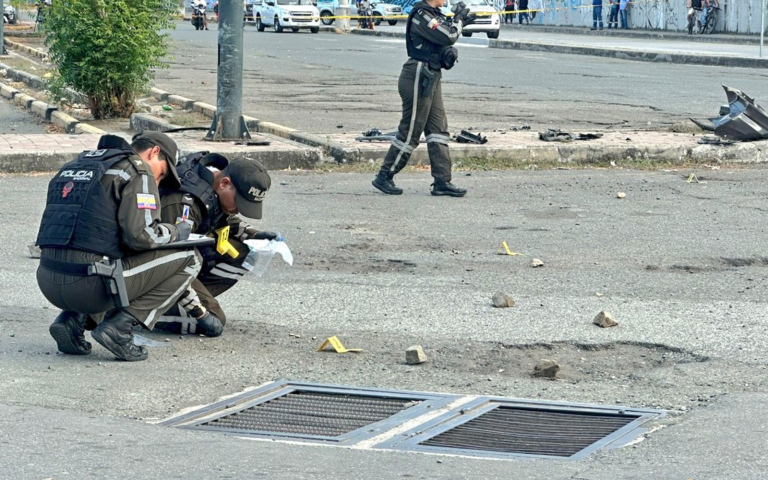 $!Fotografía que muestra indicios de la balacera marcados por la Policía.