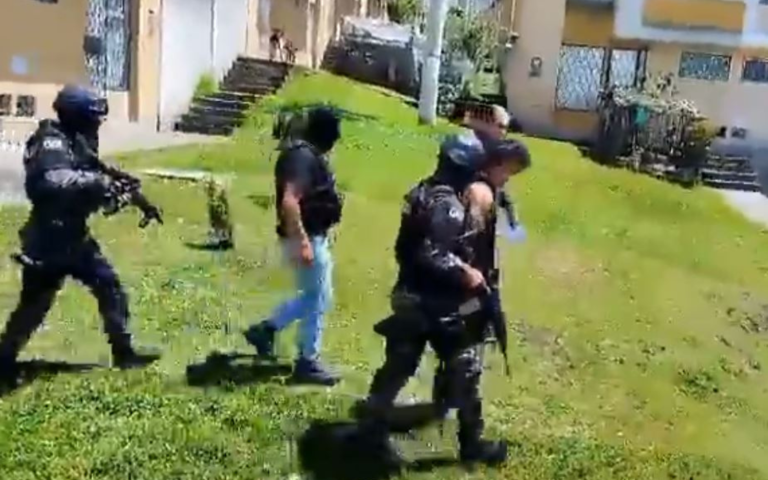 $!Un contingente policial irrumpió en la vivienda de Gaibor para detenerlo, en mayo de este año.