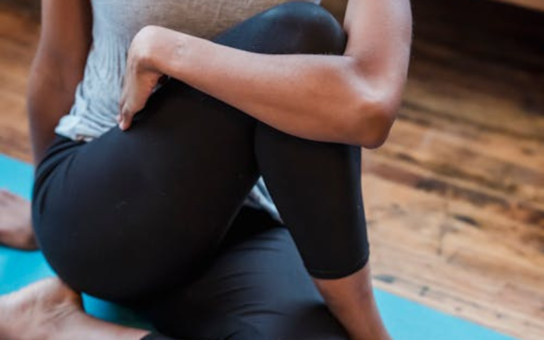 $!El yoga con cachorros es una modalidad de esta disciplina que es practicada cada vez en más países. Si bien recientemente adquirió gran popularidad, esta tuvo su origen en el 2002, impulsada por la actriz Suzi Teitelman.