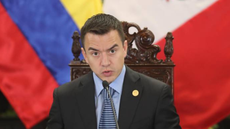 Fotografía de archivo fechada 04 de julio de 2024 del presidente de Ecuador, Daniel Noboa, hablando en la inauguración del gabinete binacional en el marco del XV Encuentro Presidencial Binacional Perú-Ecuador.