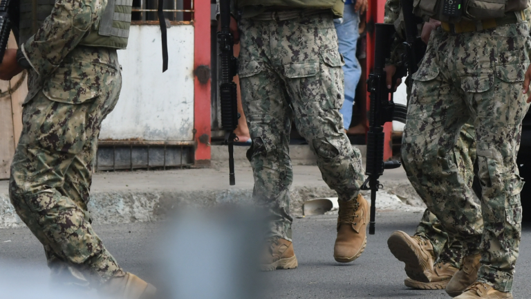 Sujeto muere tras resultar herido en retén militar por presuntamente intentar darse a la fuga en su vehículo