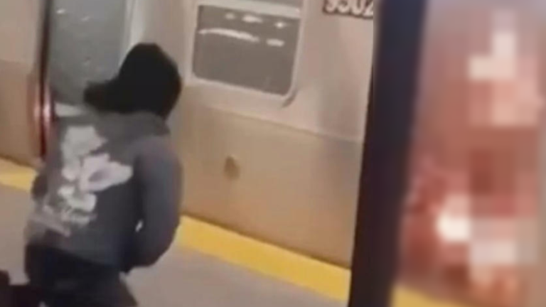 Guatemalteco enfrenta cargos tras presuntamente quemar viva a una mujer en el metro de Nueva york