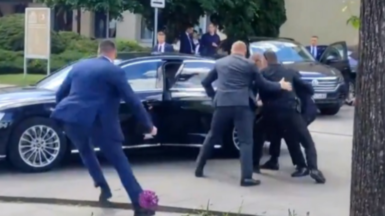 VIDEO | Sujeto le dispara al primer ministro de Eslovaquia y lo deja herido de gravedad