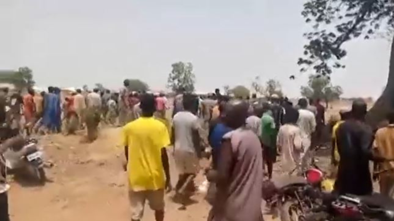 Hombres armados mataron a más de 40 personas en una comunidad minera de Nigeria