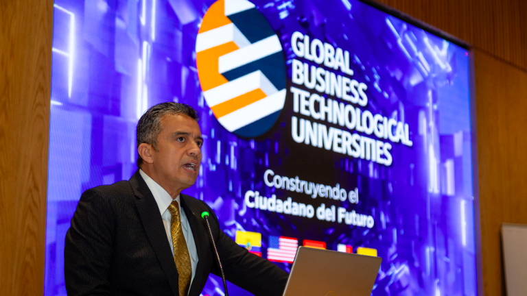 El Dr. Galo Cabanilla, Canciller de UTEG, presenta la iniciativa Global Business Technological Universities.