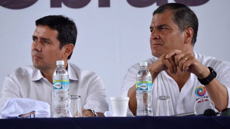 Fotografía del exministro de Transporte y Obras Públicas, Walter Solís, junto al expresidente Rafael Correa.