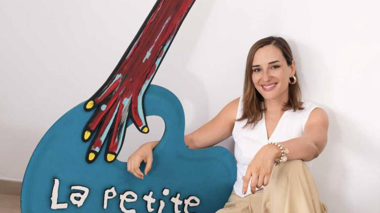 Camille Gamarra posa para revista Hogar, la artista es conocida como La Petite Artiste.