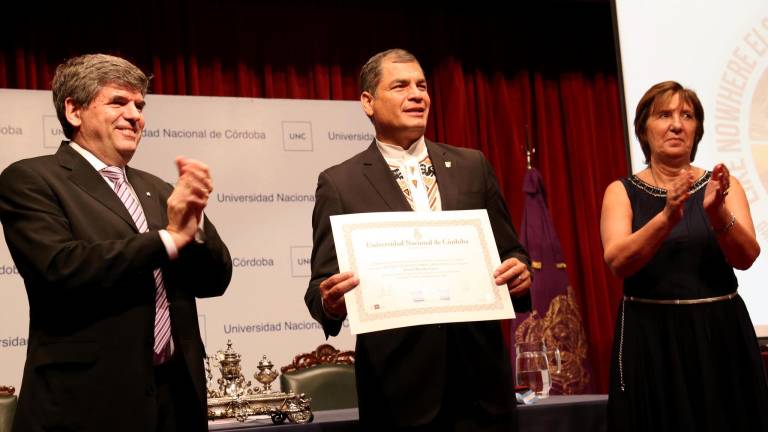 Rafael Correa recibe doctorado Honoris Causa en Argentina