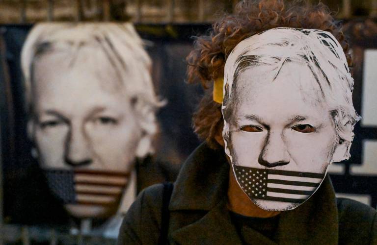 $!Assange es requerido en EE.UU. por 18 presuntos delitos de espionaje e intrusión informática.