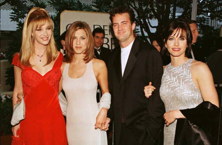 $!El gesto de Perry resalta la profundidad de las relaciones entre los actores de Friends, mismas que perduraron a través de los años.