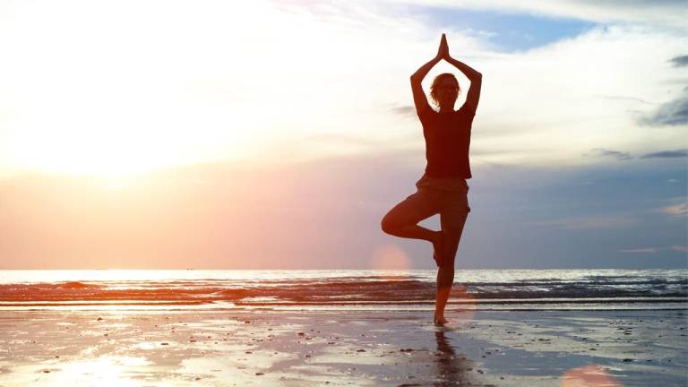 El mundo celebra el primer Día Internacional del Yoga