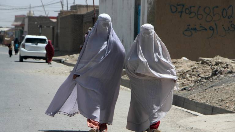 Los talibanes prohíben el sonido de la voz de la mujer en los espacios públicos