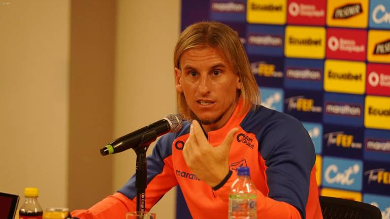 Sebastian Beccacece, director técnico de la selección Ecuatoriana de fútbol, en plena rueda de prensa.