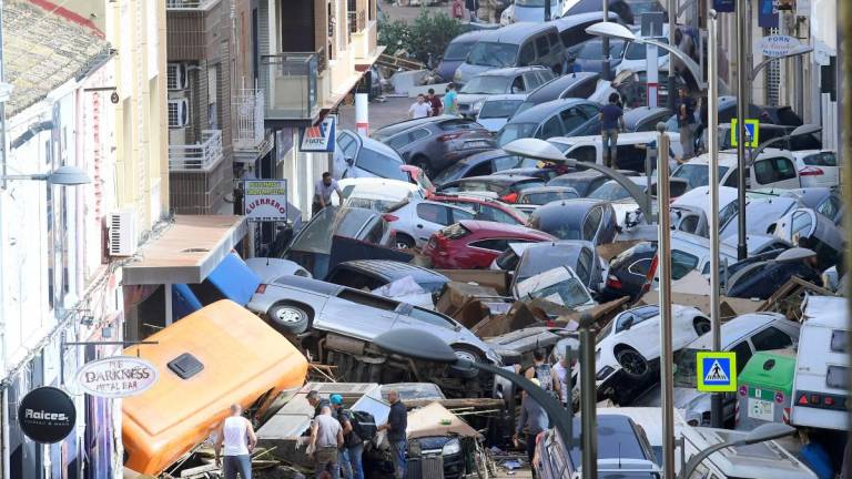 Inundaciones en España: muertos aumentarán por la cantidad de desaparecidos; intensifican las búsquedas