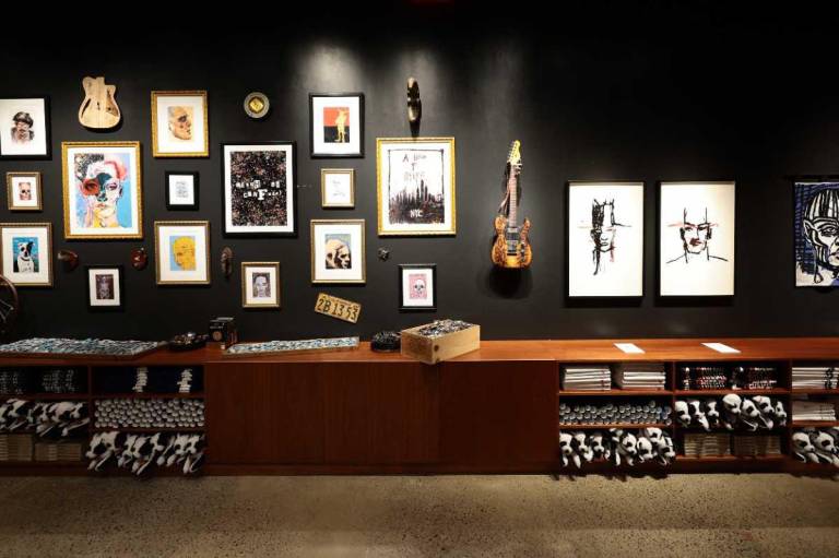 $!Johnny Depp inauguró su exposición experiencial e inmersiva “A Bunch of Stuff” presentada por BAUART el 30 de septiembre de 2024 en la ciudad de Nueva York.