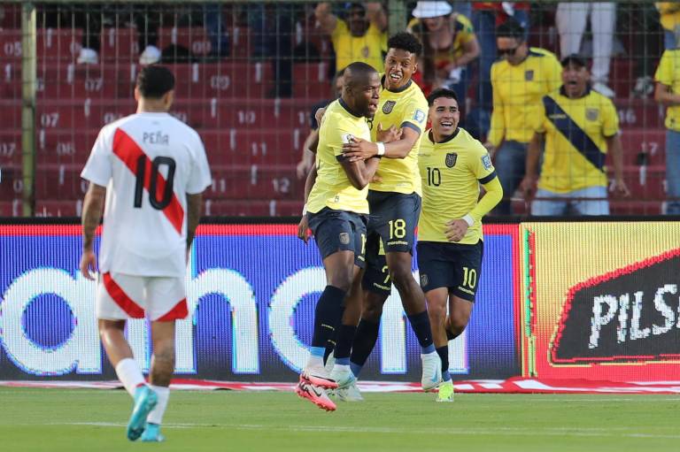 $!Enner Valencia (c) de Ecuador celebra su gol,