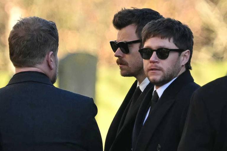 $!Casi un mes después de la muerte del artista, fue trasladado a su natal Reino Unido para su funeral, al cual asistieron sus excompañeros de One Direction.