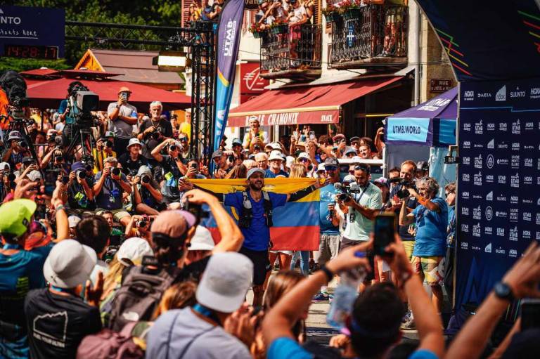 $!El 31 de agosto de 2024, Joaquín López, graduado de Marketing de la USFQ en 2015, hizo historia al convertirse en el primer latinoamericano en subir al podio de la Ultra-Trail du Mont-Blanc.