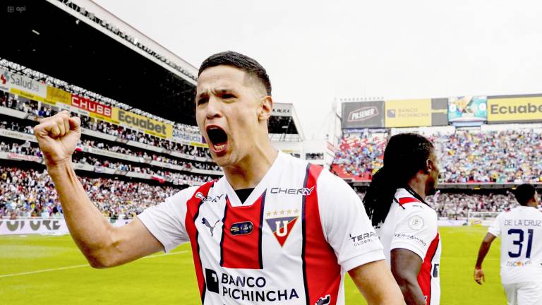 Álex Arce festeja uno de sus goles en la final de ida de Liga de Quito frente a Independiente del Valle (3-0).