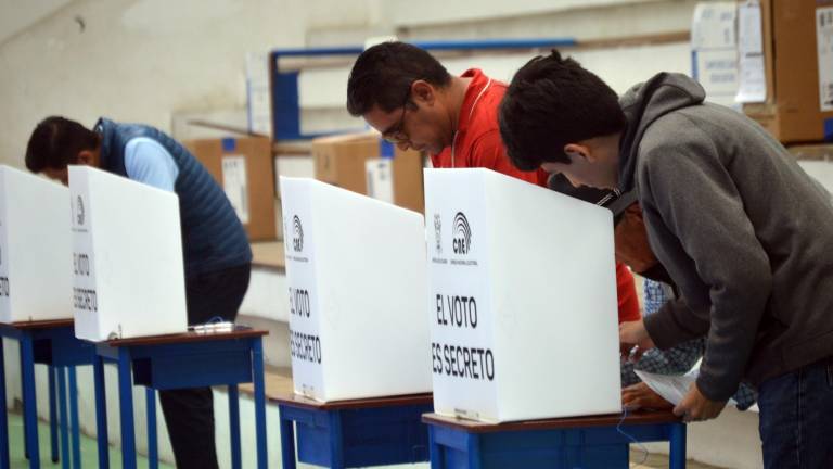 Circulan encuestas a boca de urna falsas: estas son las empresas autorizadas para el 'exit poll'