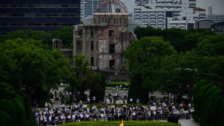 Supervivientes de Hiroshima honran la memoria de las víctimas al recibir el Premio Nobel de la Paz