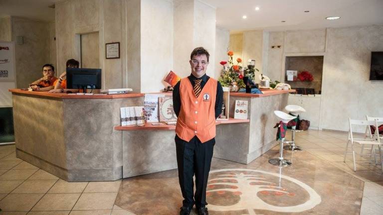 El primer hotel atendido solo por jóvenes con síndrome de Down