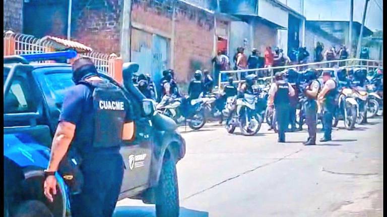 Enfrentamiento armado en Flor de Bastión, Guayaquil, deja cinco detenidos, entre ellos un menor, y tres policías heridos