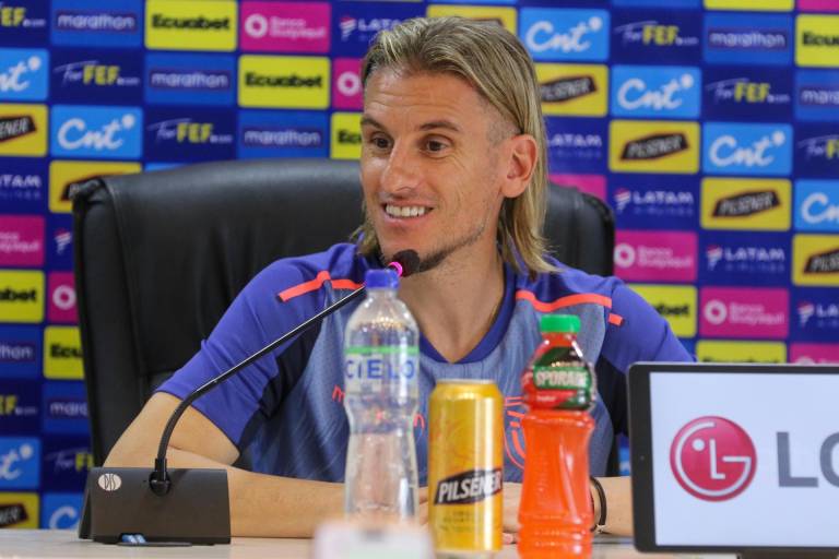 $!El seleccionador de Ecuador, Sebastián Beccacece, habla durante una rueda de prensa este sábado en Guayaquil.